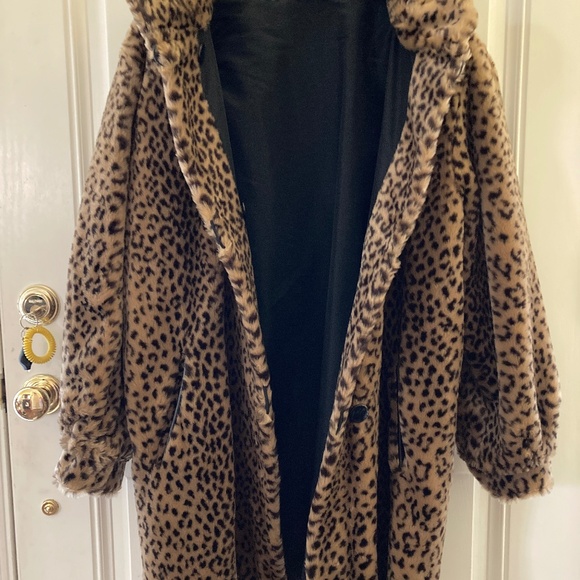 Women's Animal Print Faux Fur Long Sleeve Winter Coat/Size L/NEW/NEVER WORN! - Picture 4 of 5